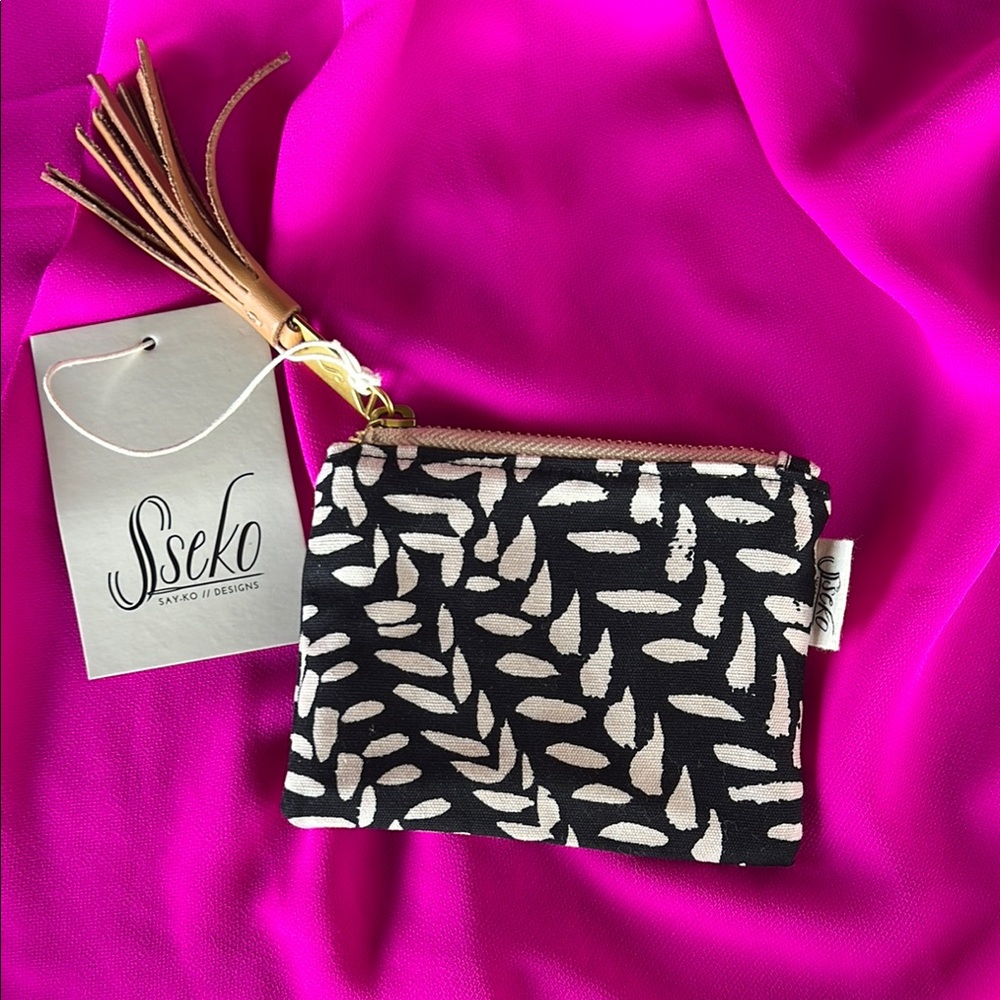 Sseko Black and Cream Women's zipper pouch